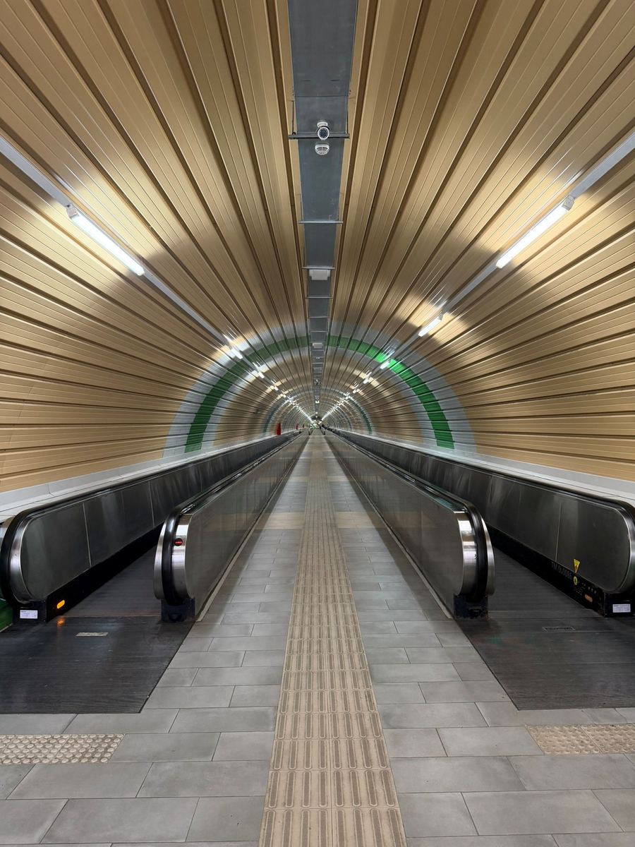 A long tunnel with moving walkways, part of Spoleto's metropolitana pedonale